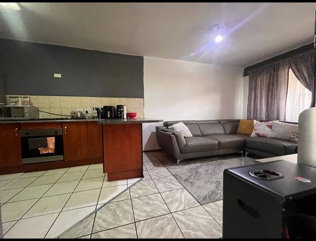 2 BEDROOM TOWNHOUSE FOR SALE IN ELSPARK